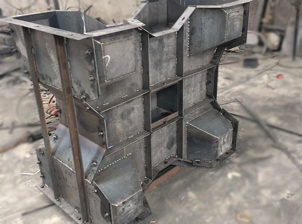 現(xiàn)澆防浪墻鋼模板